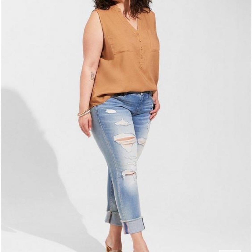 NWT TORRID CROP BOYFRIEND STRAIGHT VINTAGE STRETCH MID-RISE JEANS